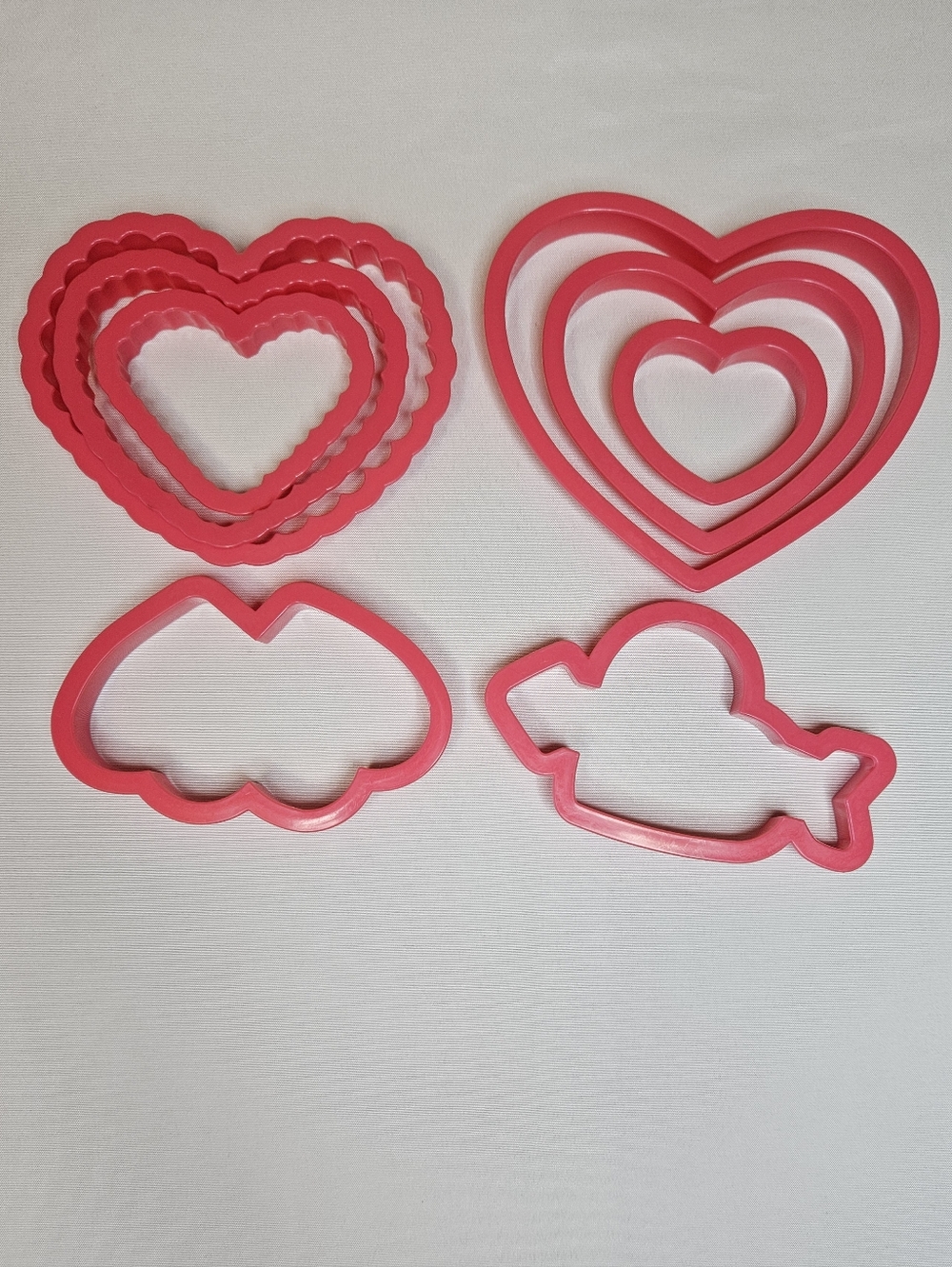 8 Piece Valentine Cookie Cutter Set NWOT